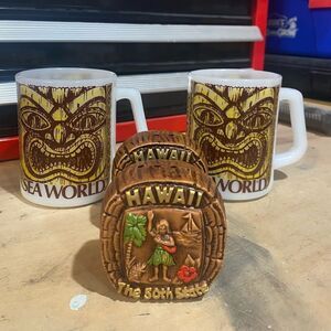 Tiki Set - vintage Sea World tiki mugs & Hawaii salt and pepper set